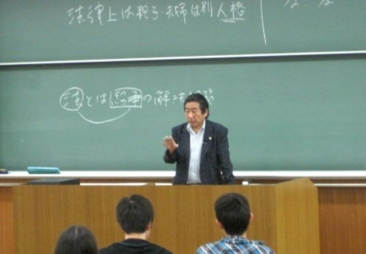 法律事務所ロイヤーズロイヤーズの弁護士による民法講義風景