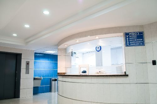 法律事務所ロイヤーズロイヤーズでは、国土交通大学校・福祉関係の大学・一般社団法人の医学研究所・用地サポートセンターなどの事業を支援することにより国際連盟の掲げるアジェンダ30の「17. パートナーシップで目標を達成しよう」に貢献しているイメージ。