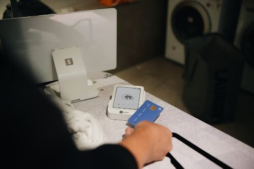 クレジットカードの後払い、スマートフォンの後払い、立替払いの後払いはすべて将来の収入の前借ということに気づいていますか