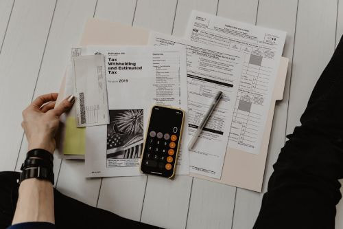 後払いの請求書をみて払えないと感じる若者・溜息をつく主婦はプチお債務整理がいいと思う