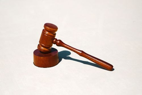不正発覚で判決言い渡し。個人再生手続認可決定の取消