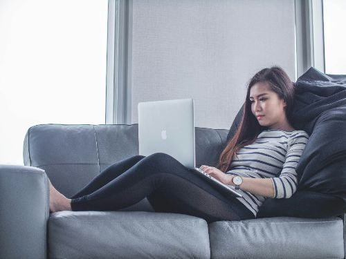 いっそのこと自己破産しようかと一人で決めている人