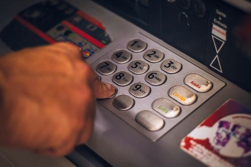 闇金にアクセス。違法業者とわかって借りることはダメ