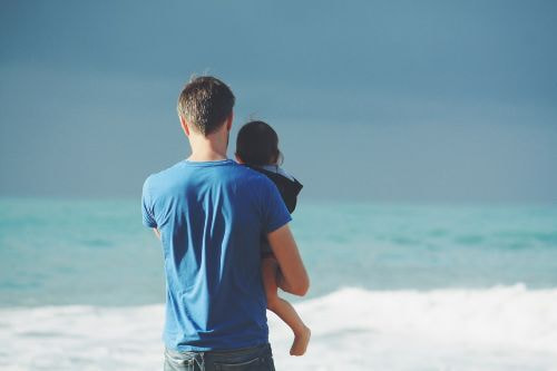 子供を扶養する義務は法律で決まっているし社会的に子供を養育することは親として責任を果たすということ。